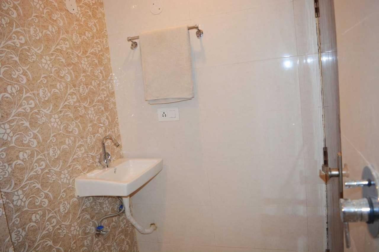 Hotel O Alpha Stay นิวเดลี ภายนอก รูปภาพ